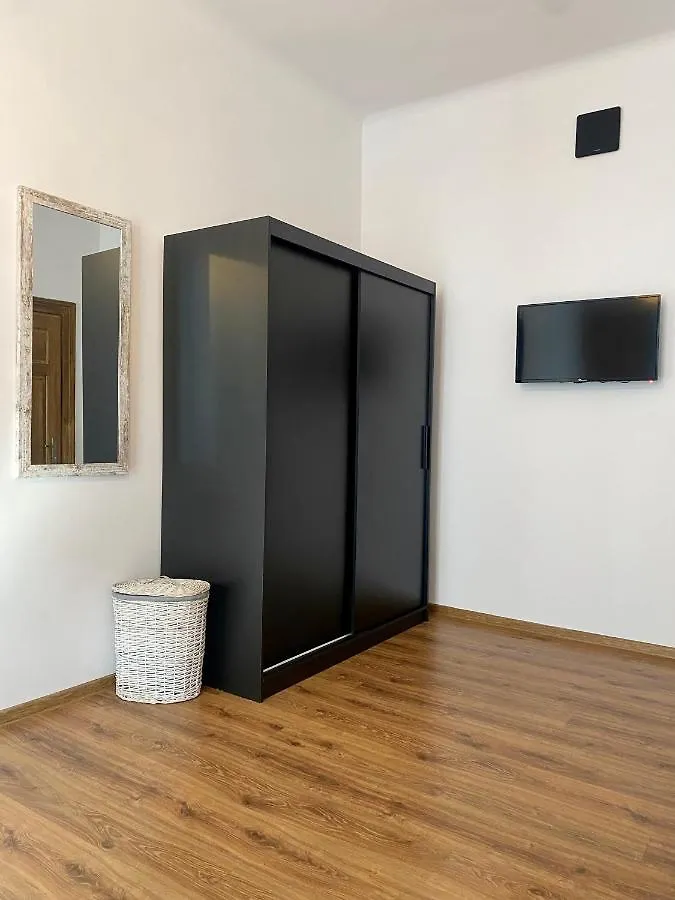 Topolove Rooms & Apartments Krakow Hostel